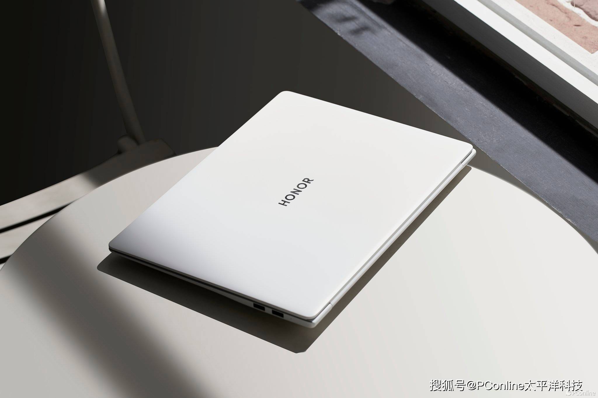 14美学鉴赏：轻盈革新曲艺设计引领轻薄潮